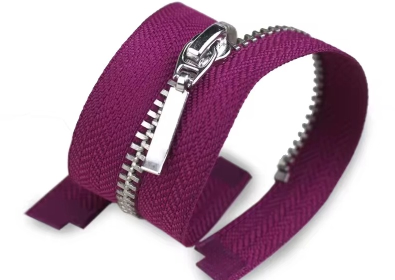 Characteristics and usage precautions of various zippers